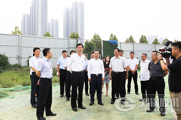 郑州市向导一行视察指导大宝娱乐工业园项目