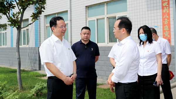 郑州市委常委、市纪委书记杜新军一行莅临大宝娱乐调研指导事情
