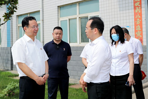 郑州市委常委、市纪委书记杜新军一行莅临大宝娱乐调研指导事情