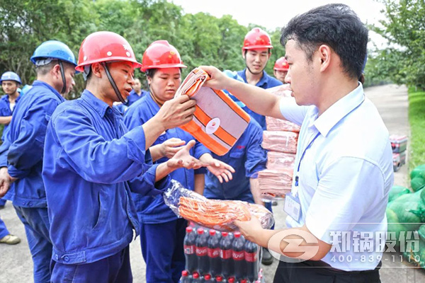 郑州高新区党工委、管委会到大宝娱乐开展送清凉慰问运动