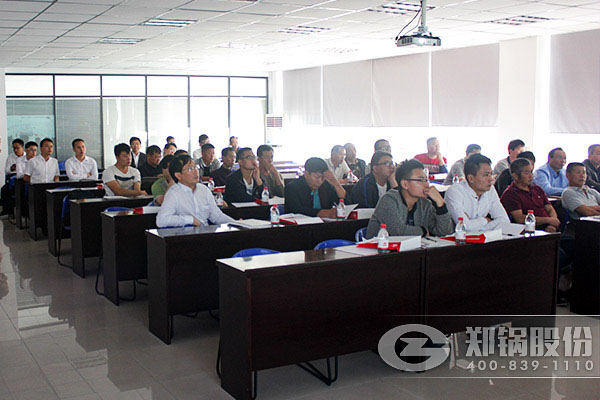 大宝娱乐股份举行司炉工清静知识培训 .jpg